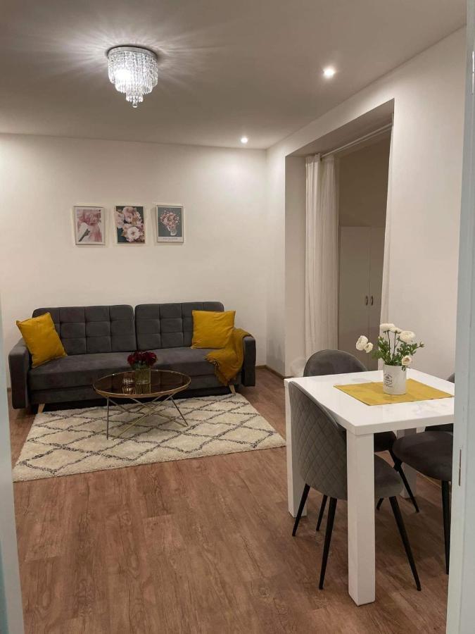 Nice And Cozy Apartment Right At Tv Tower 프라하 외부 사진